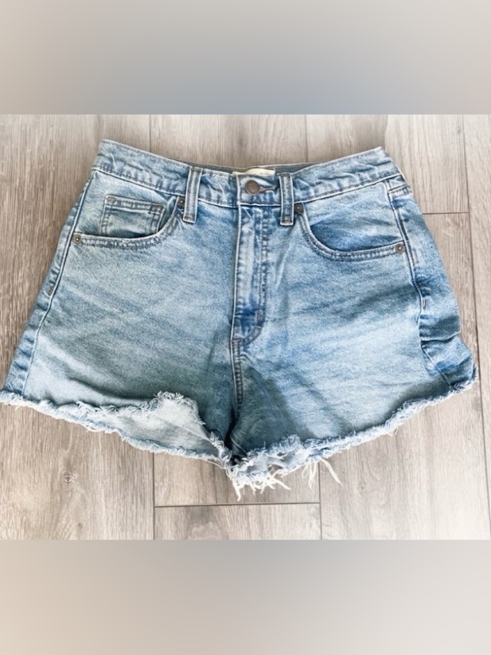 Universal Thread High Rise 90s Cutoff Jean Shorts Light Wash Raw Hem Women’s 4/R